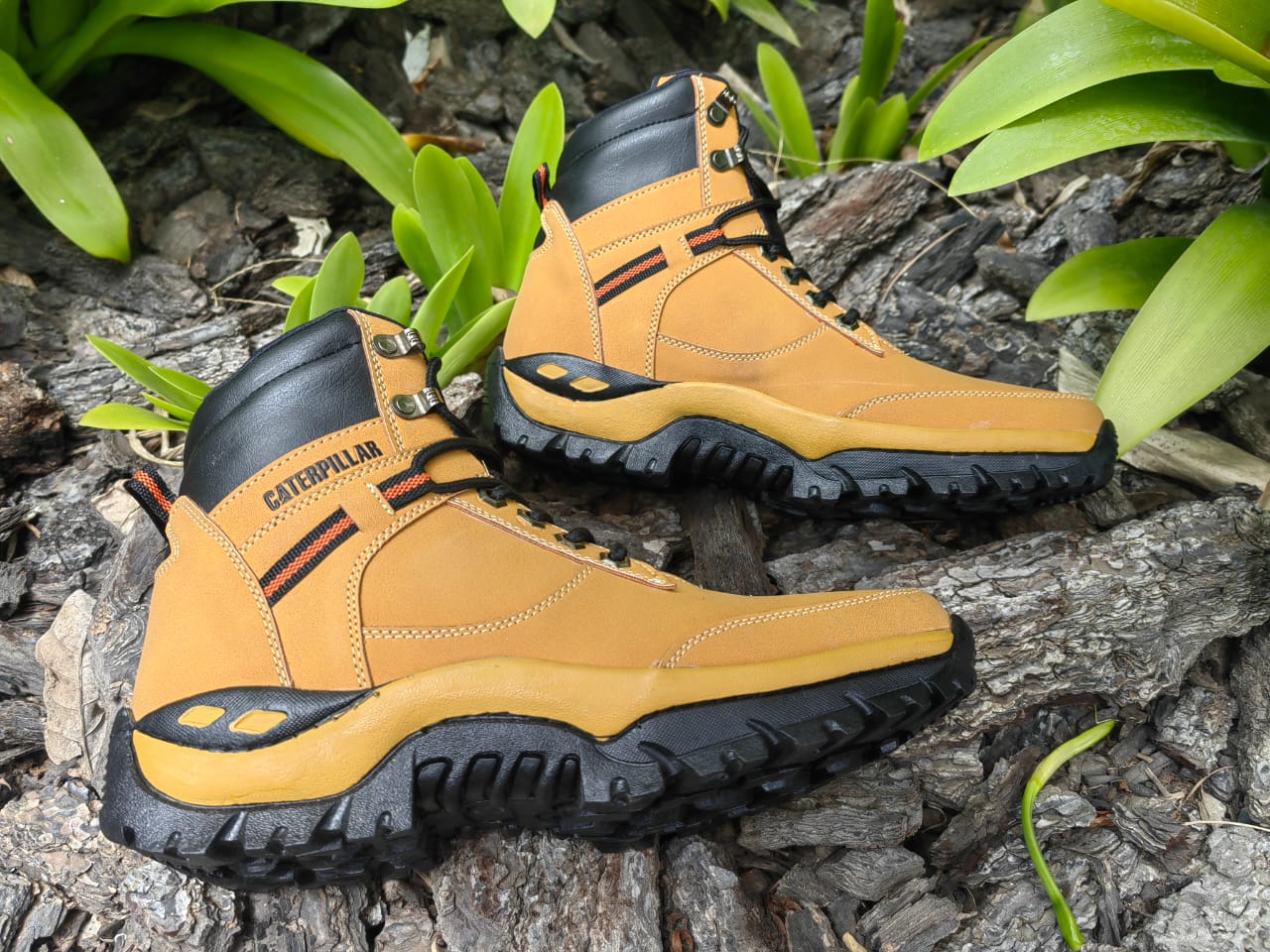 UrbanForce – Botas todoterreno con estilo y resistencia garantizada